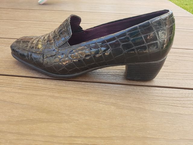 Zapatos negros Pitillos imitación cocodrilo