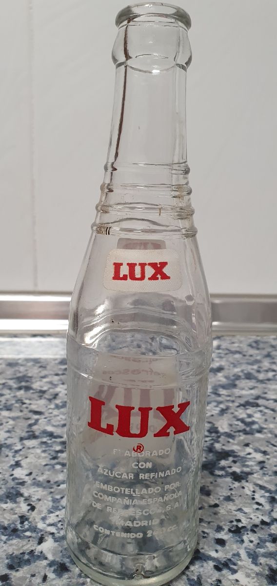 Botellas antiguas de refrescos LUX 240cc.