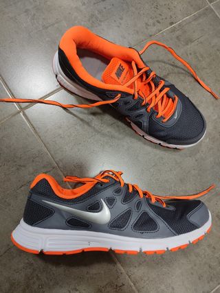 Zapatillas Nike Revolution 2 de segunda mano por 30 EUR en Puertollano en  WALLAPOP