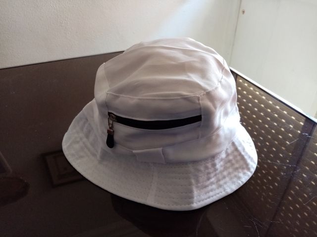 Un sombrero de playa.