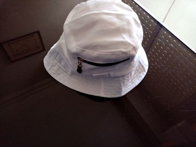 Un sombrero de playa.