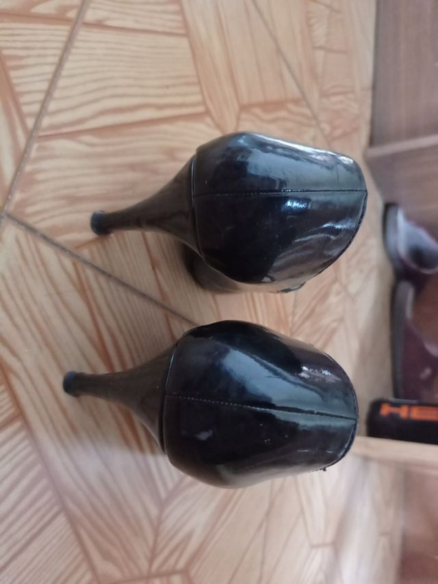 Zapatos negros de charol