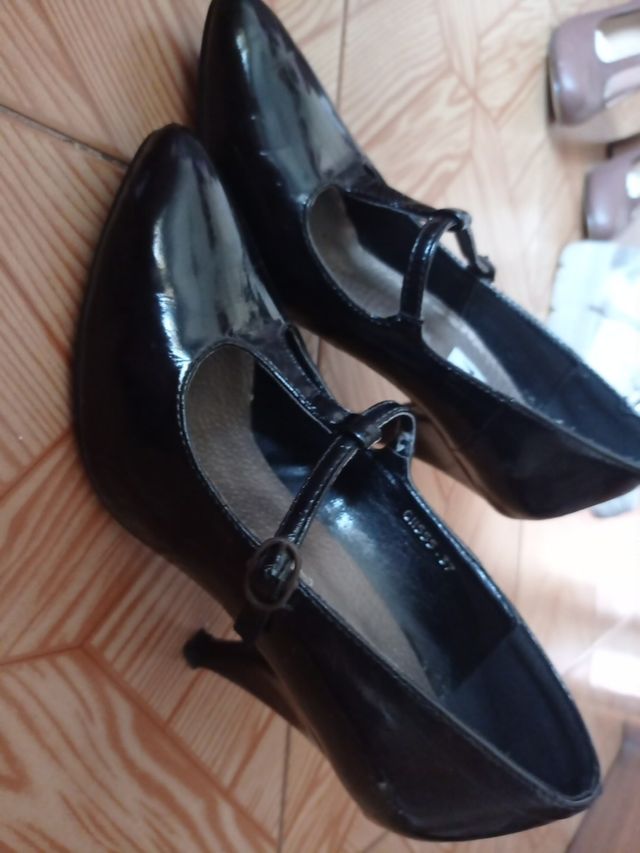 Zapatos negros de charol