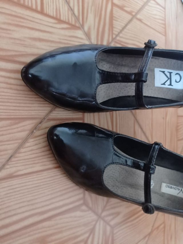 Zapatos negros de charol