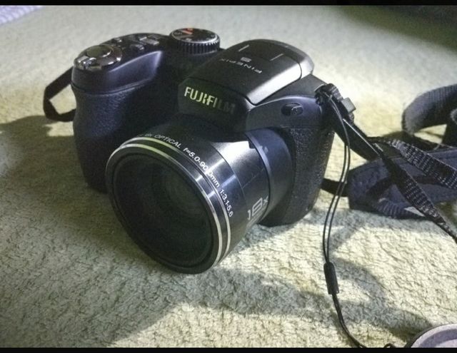 Cámara de fotos Fujifilm FinePix Serie S 2950.