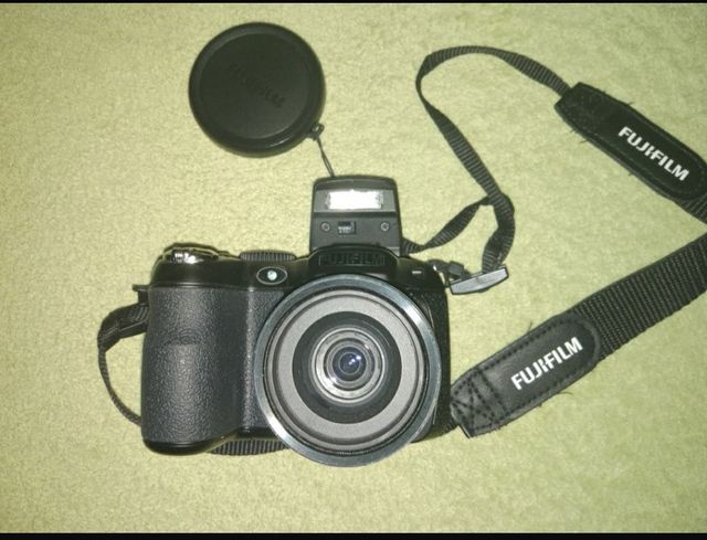 Cámara de fotos Fujifilm FinePix Serie S 2950.