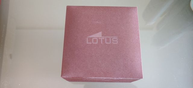 Lotus reloj
