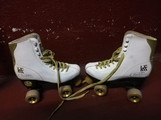 Patines de 4 ruedas + bolsa.