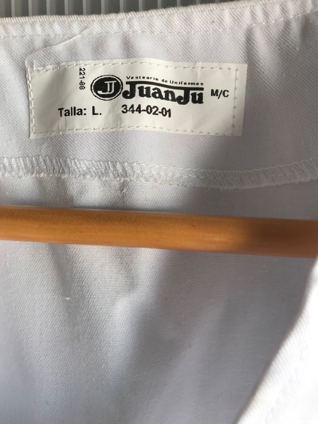 Blusa uniforme Juanju blanca talla L