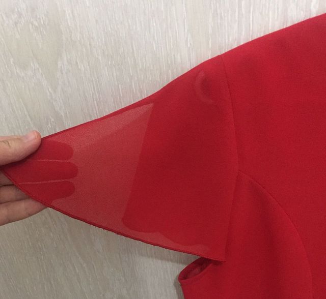 BLUSA ROJA DE AGUSTÍN COLMENERO