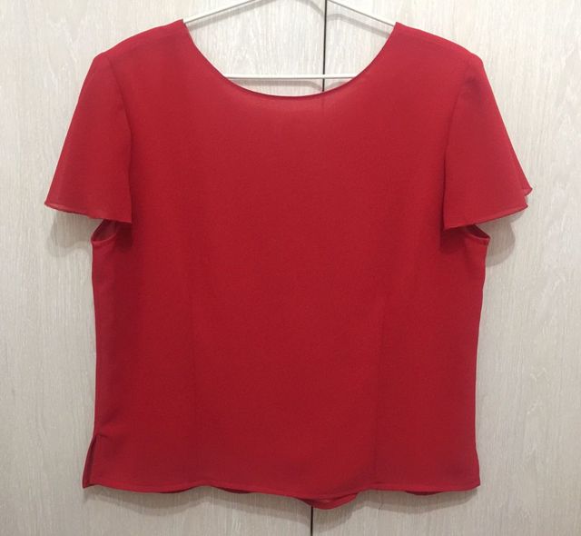 BLUSA ROJA DE AGUSTÍN COLMENERO