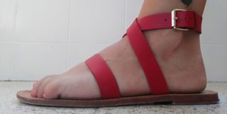 Sandalias rojas Pull and Bear de segunda mano por 8 EUR en Leganés en  WALLAPOP