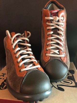 Botas de la marca Camper. de segunda mano por 40 EUR en Pozuelo de Alarcón  en WALLAPOP