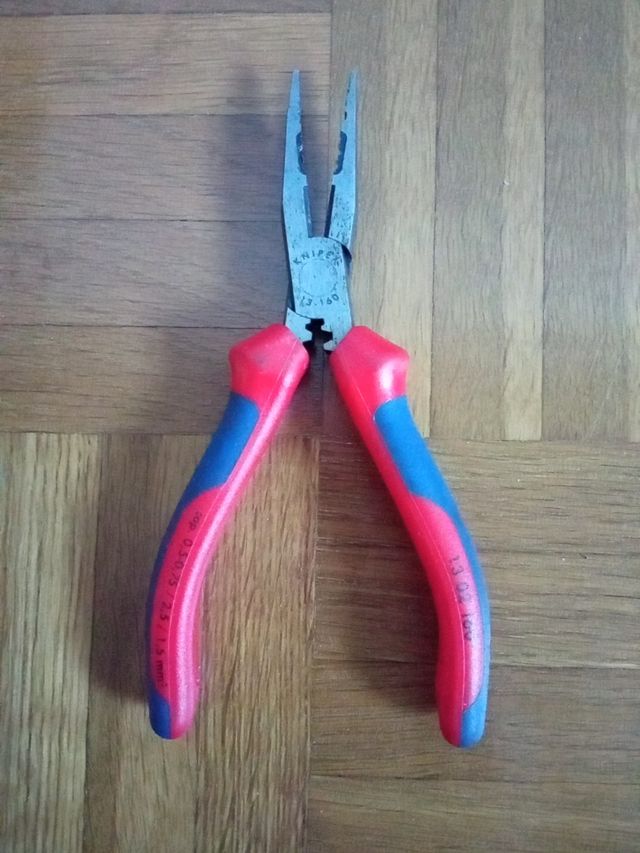 Alicate de electricista