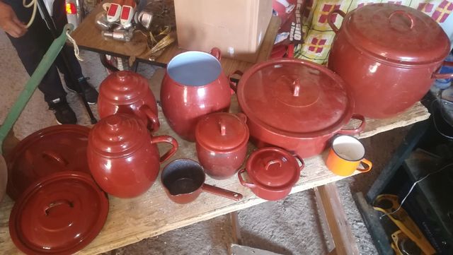 cacerolas y pucheros antiguos