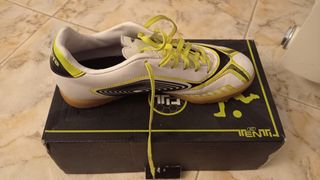 Zapatillas Futbol sala. Kipsta de segunda mano por 10 EUR en Guadalajara en  WALLAPOP