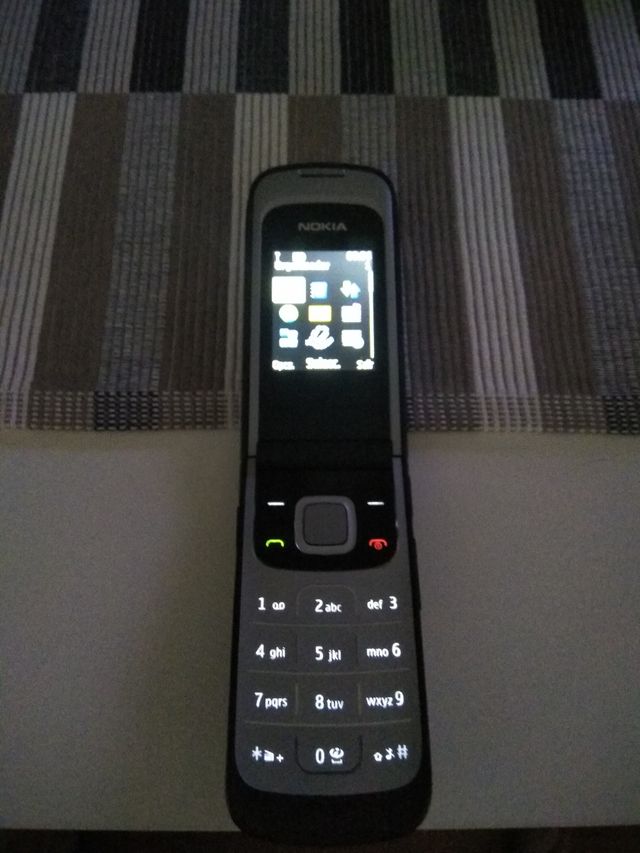 Nokia 2720 fold