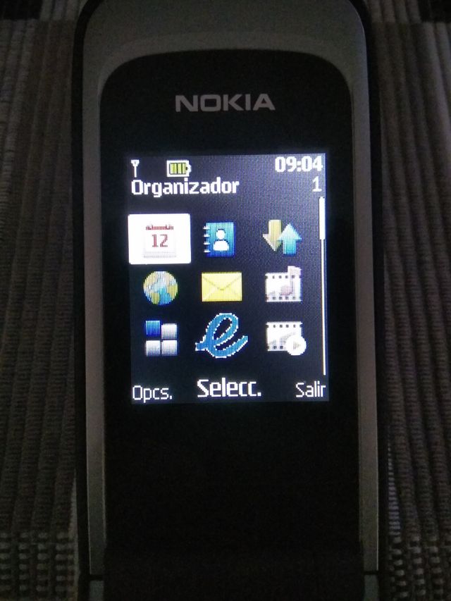 Nokia 2720 fold