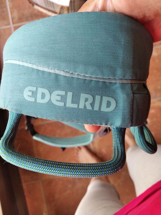 arnes mujer escalada