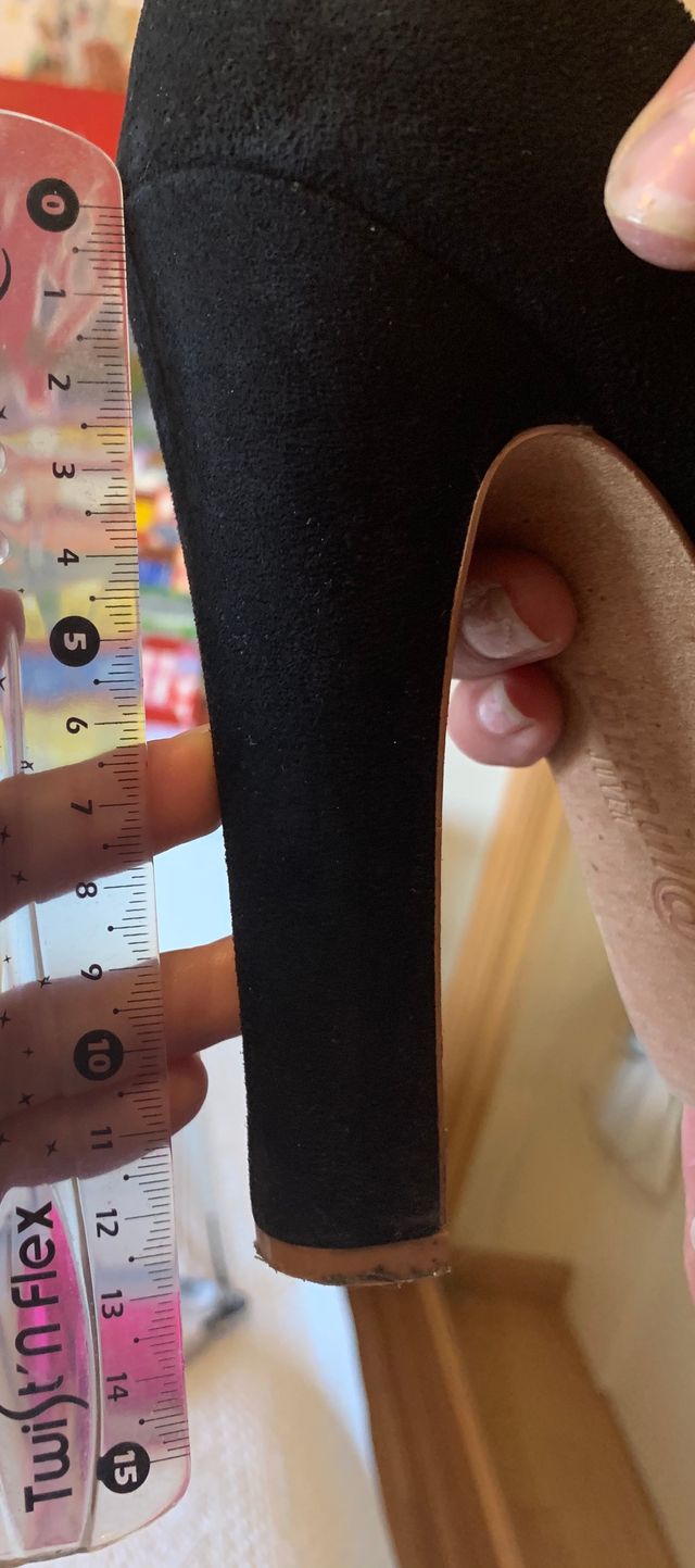 Zapatos de tacón salón negro