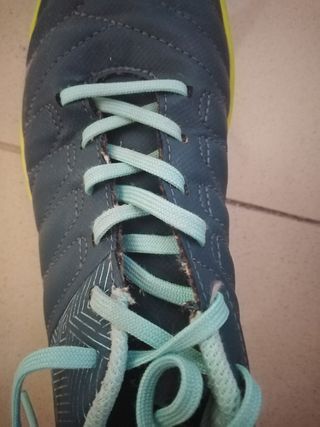 Botines Kipsta de segunda mano por 3 EUR en Sevilla en WALLAPOP