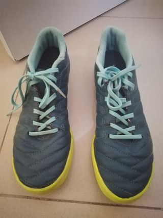 Botines Kipsta de segunda mano por 3 EUR en Sevilla en WALLAPOP