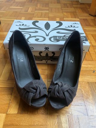 Tacones grises de Marypaz Remake de segunda mano por 1,6 EUR en Oviedo en  WALLAPOP