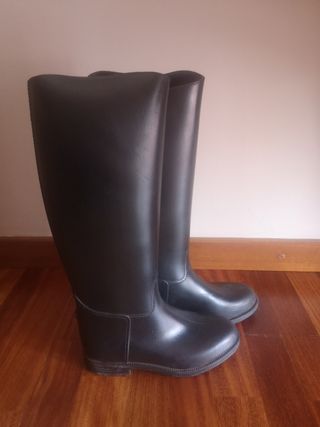 Botas hipica Decathlon num. 38 de segunda mano por 6 EUR en Sant Martí  Sarroca en WALLAPOP