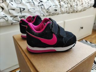 Se vende zapatillas Nike niña talla 19\\'5 de segunda mano por 10 EUR en  Vitoria-Gasteiz en WALLAPOP
