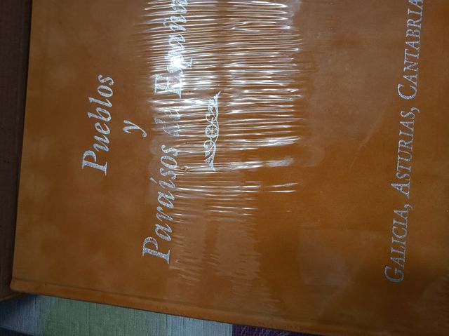 colección de libros de pueblos y paraísos de Españ