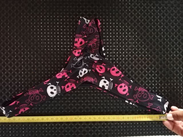 Tanga de baño Rockera Calaveras