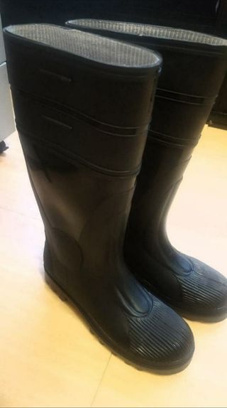 Botas de agua profesionales SIN ESTRENAR de segunda mano por 45 EUR en  Madrid en WALLAPOP