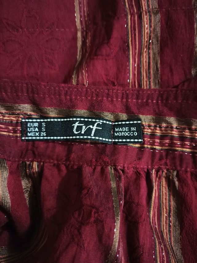 Camisa tirantes burdeos y detalles dorados Zara