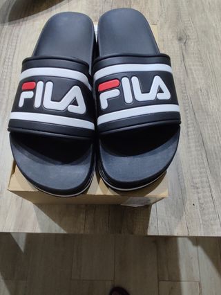Chanclas plataforma Fila de segunda mano por 18 EUR en Santa Coloma de  Gramenet en WALLAPOP