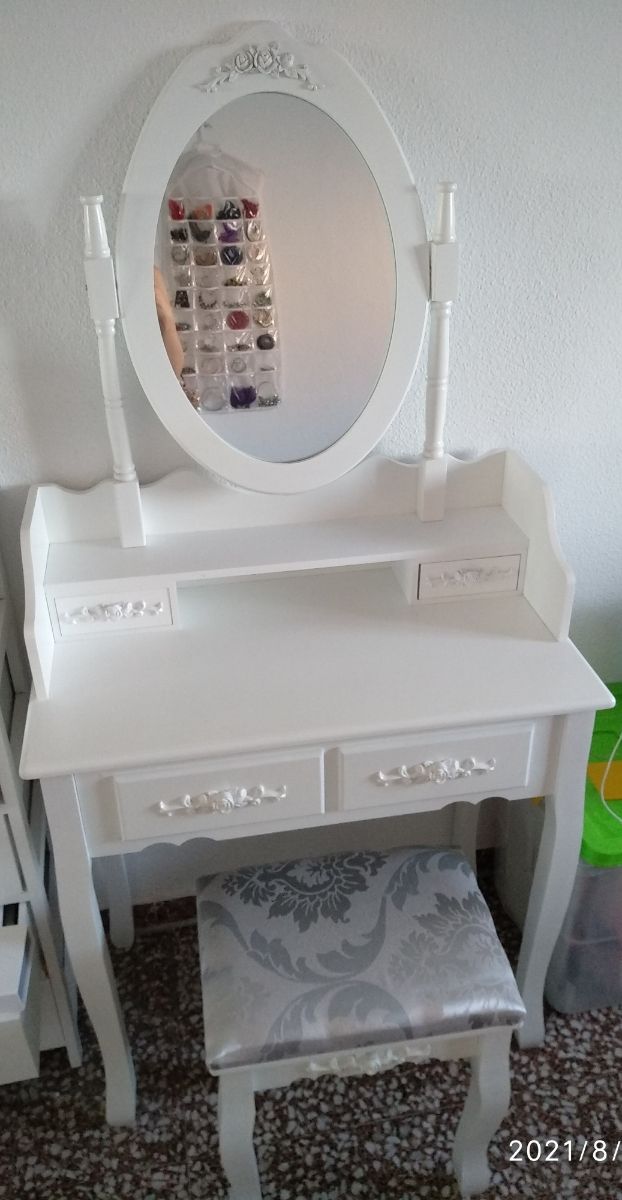 Precioso tocador blanco de segunda mano por 90 € en Madrid en WALLAPOP