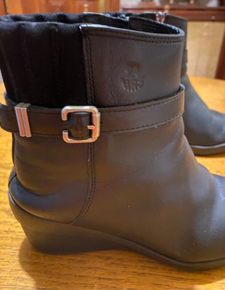 Botines negros detallados con cordones para mujer HEUBACH
