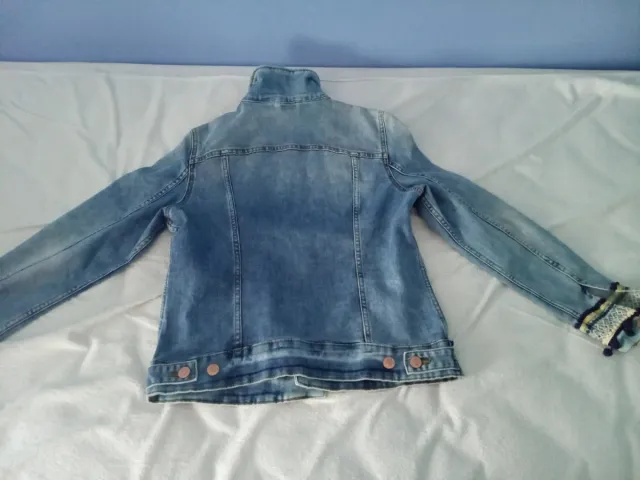 cazadora vaquera niña o mujer