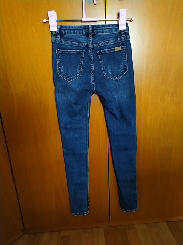 pantalón tejano pitillo talla 36 tipo desgastado