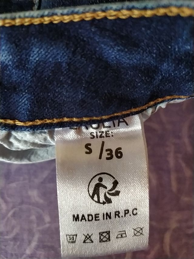 pantalón tejano pitillo talla 36 tipo desgastado