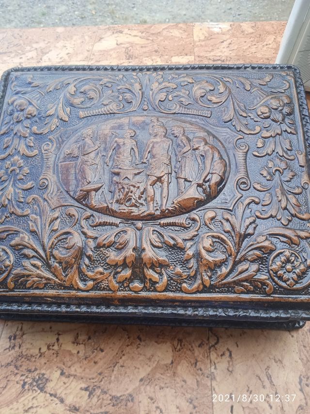 Caja Antigua de Cuero