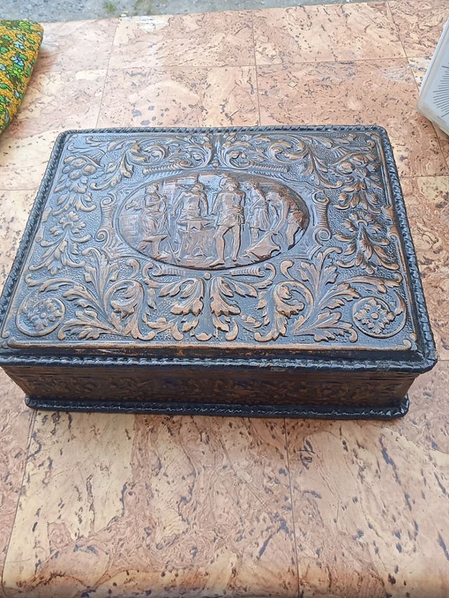 Caja Antigua de Cuero