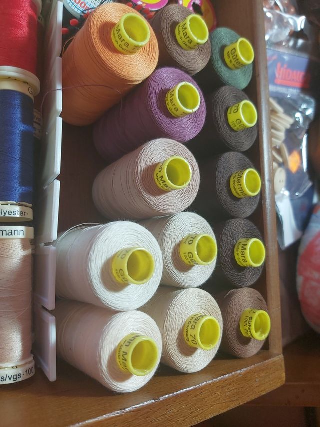 hilos Gütermann M403 y Gütermann Mara 70