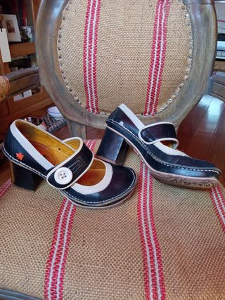 Zapatos Art de segunda mano por 10 EUR en Madrid en WALLAPOP