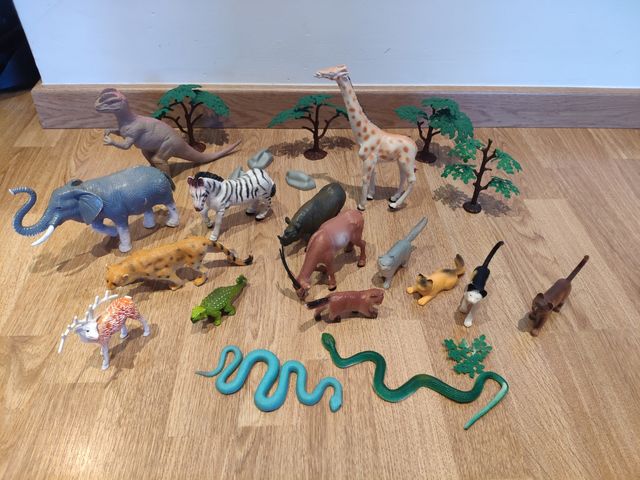 CUBO DE ANIMALES + LETRAS Y NÚMEROS IMANTADOS