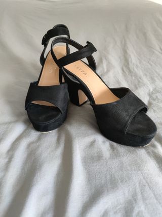 Sandalias negras de tacón MARYPAZ de segunda mano por 15 EUR en Salamanca  en WALLAPOP