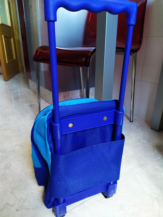 Mochila pequeña con ruedas