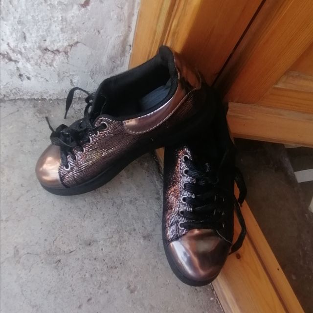 Zapatillas color bronce