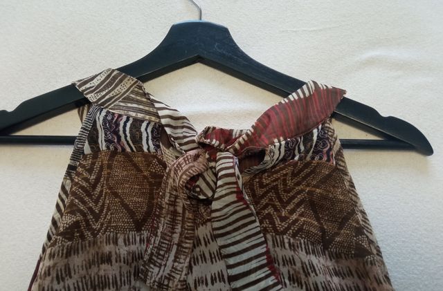 Vestido corto estampado marrón