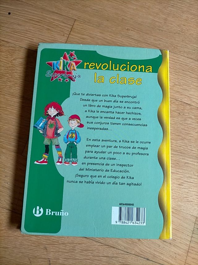 Kika Superbruja revolución en clase