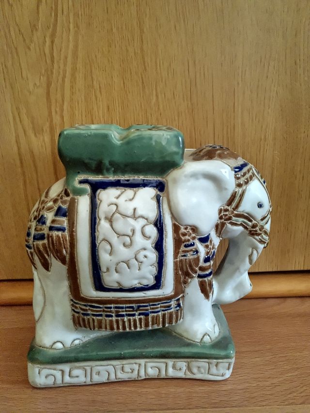 CENICERO ELEFANTE....